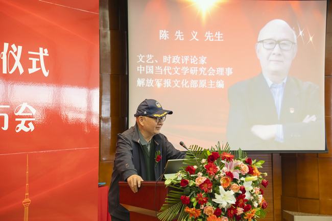 会长李颖科、副会长李勇为理事单位“了烦书院”授牌 会长李颖科、副会长李勇为理事单位“了烦书院”授牌